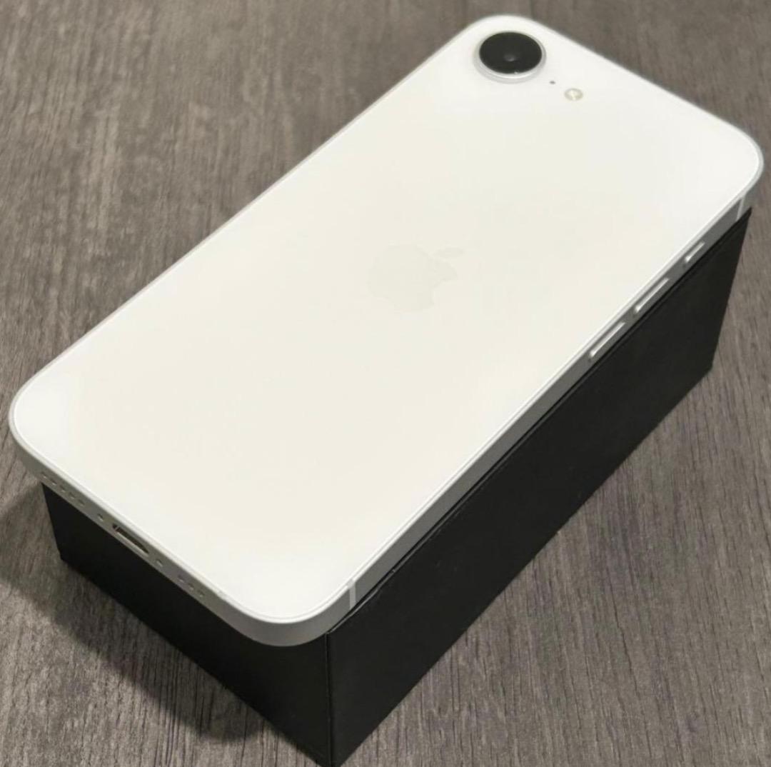 【バッテリー100％】【新品同様】iPhone 16e｜128GB｜SIMフリー