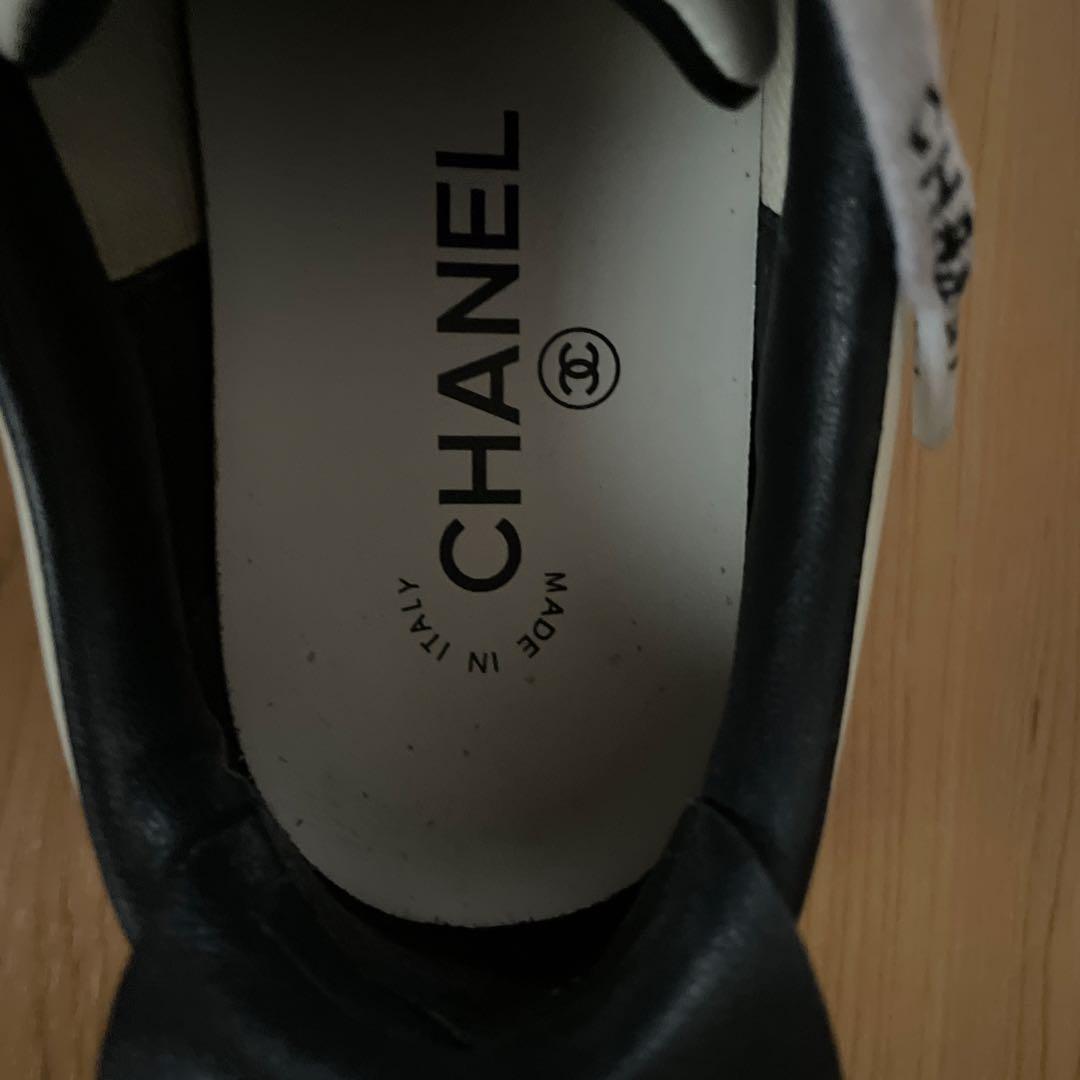 CHANEL ロゴ入りホワイトスニーカー　23cm