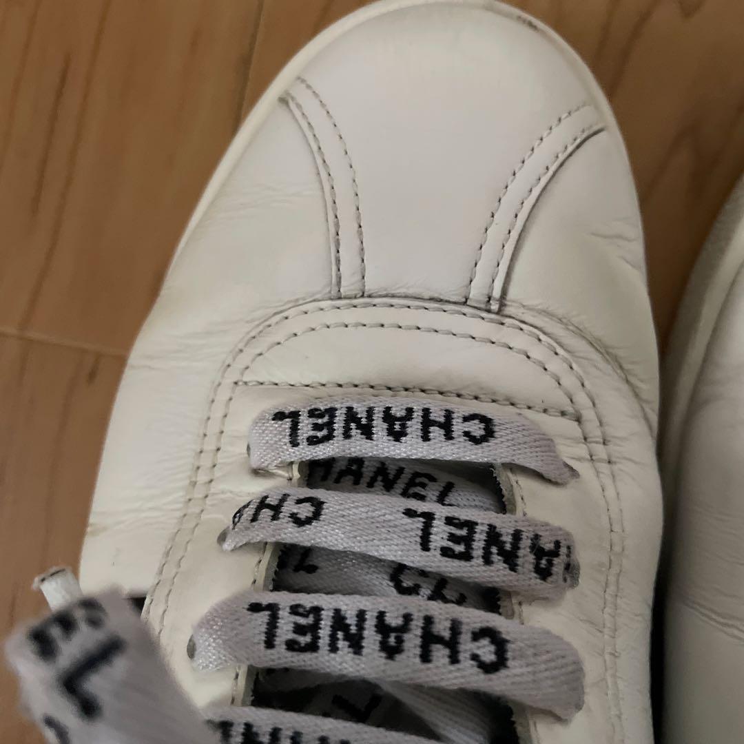 CHANEL ロゴ入りホワイトスニーカー　23cm