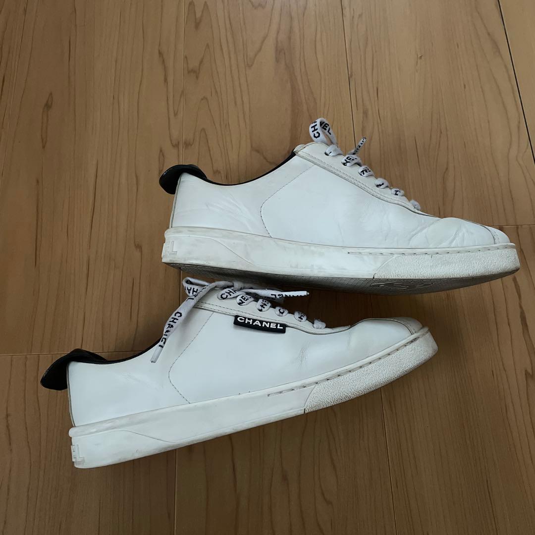 CHANEL ロゴ入りホワイトスニーカー　23cm