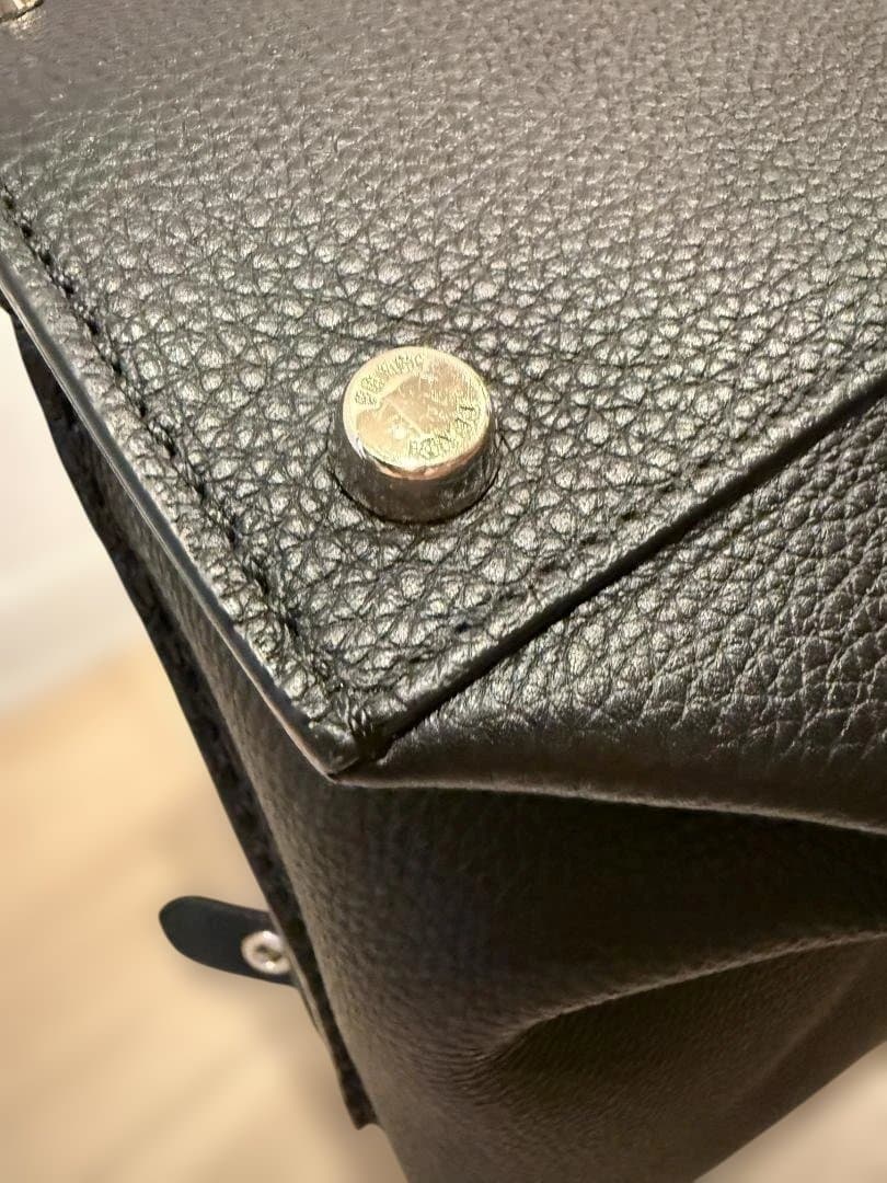 FENDI フェンディ ピーカブー 黒 レザーバッグ ※チャーム付き