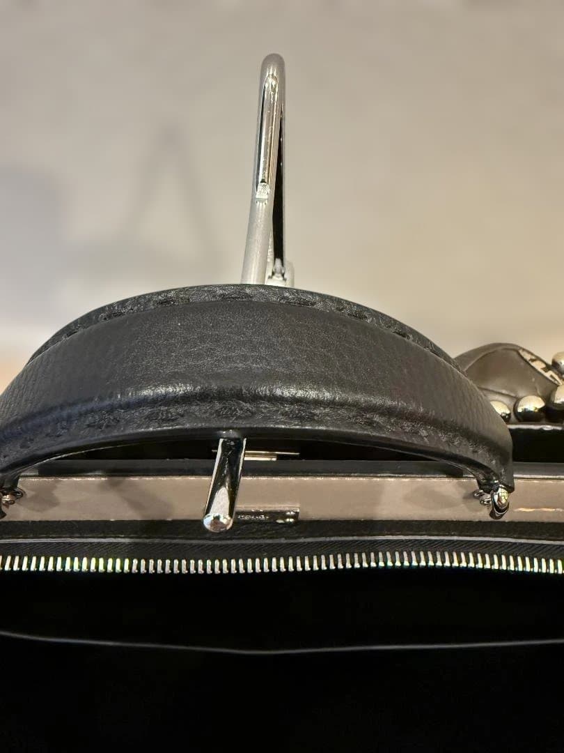 FENDI フェンディ ピーカブー 黒 レザーバッグ ※チャーム付き