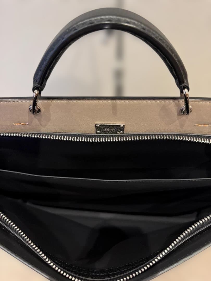 FENDI フェンディ ピーカブー 黒 レザーバッグ ※チャーム付き