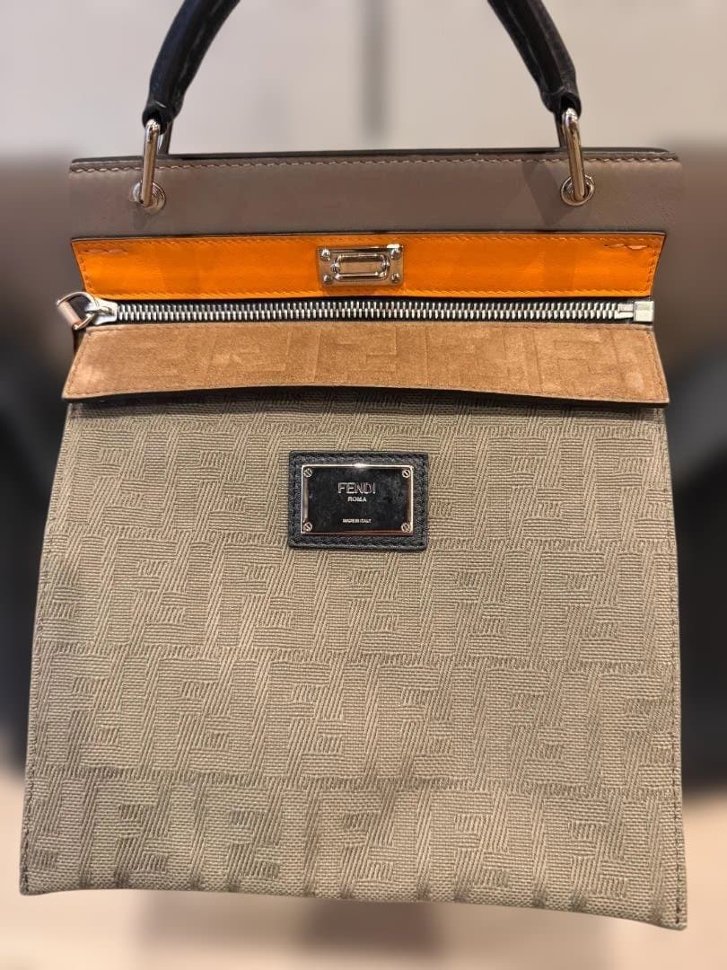 FENDI フェンディ ピーカブー 黒 レザーバッグ ※チャーム付き