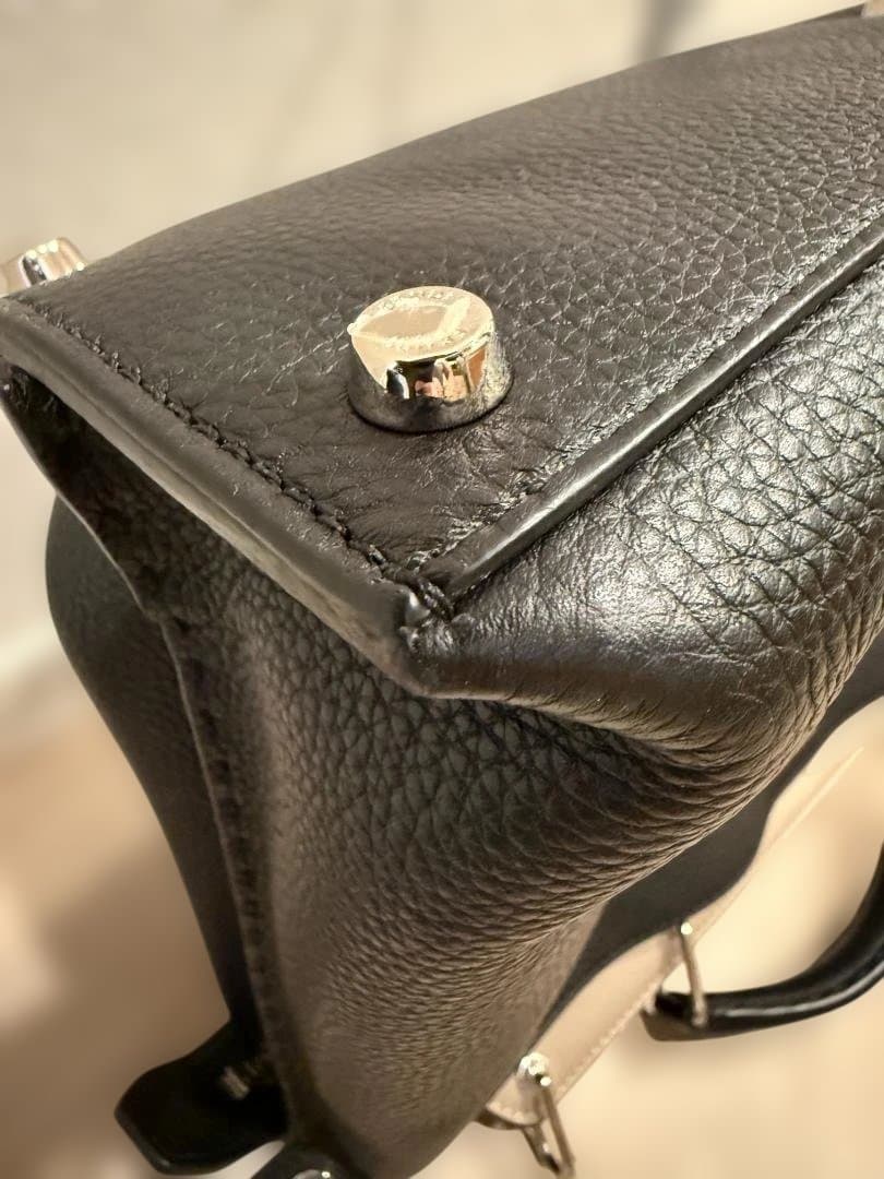 FENDI フェンディ ピーカブー 黒 レザーバッグ ※チャーム付き