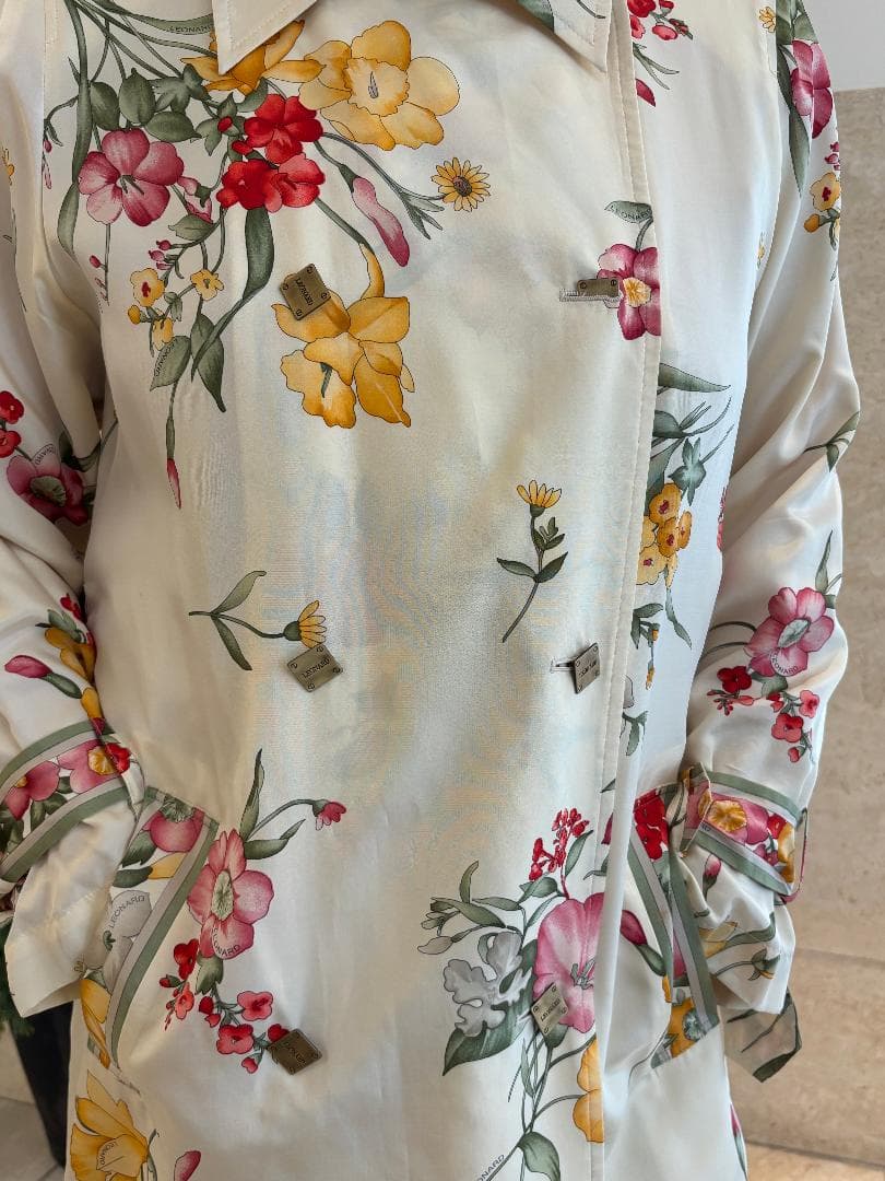 レオナール華やかな春のコート　絹100%　裏地つき　美品