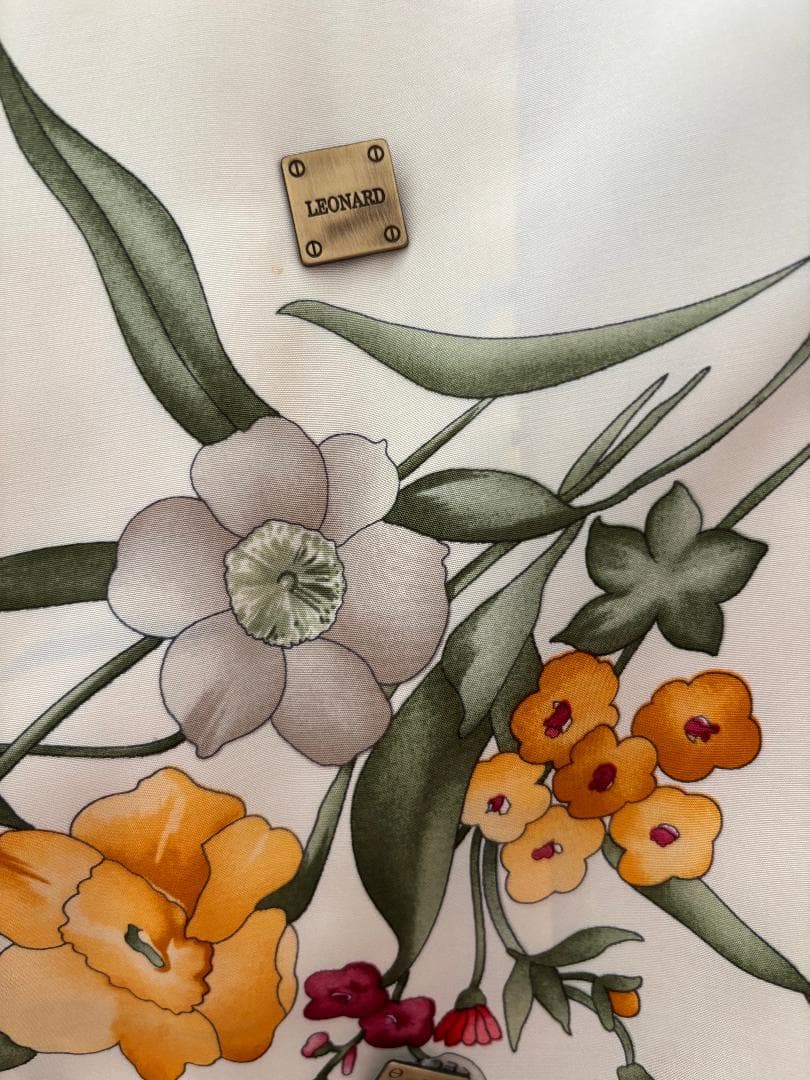 レオナール華やかな春のコート　絹100%　裏地つき　美品