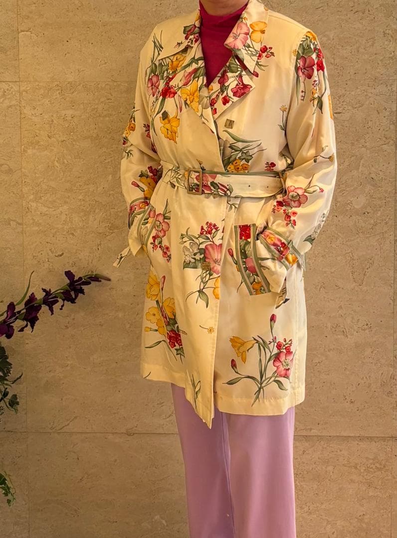 レオナール華やかな春のコート　絹100%　裏地つき　美品