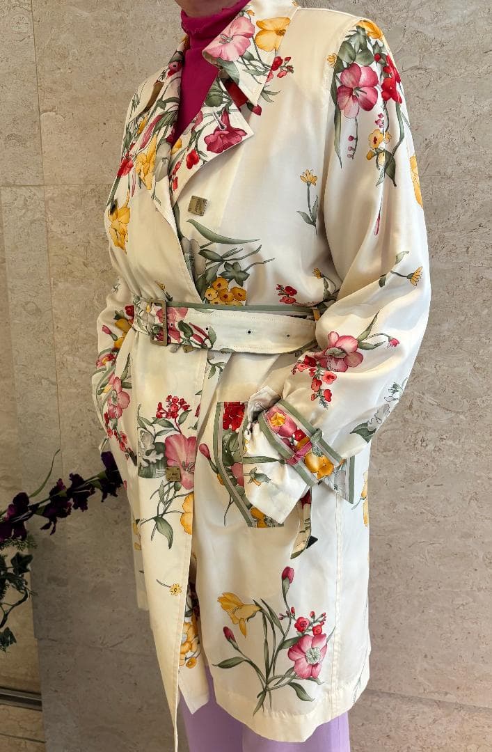 レオナール華やかな春のコート　絹100%　裏地つき　美品