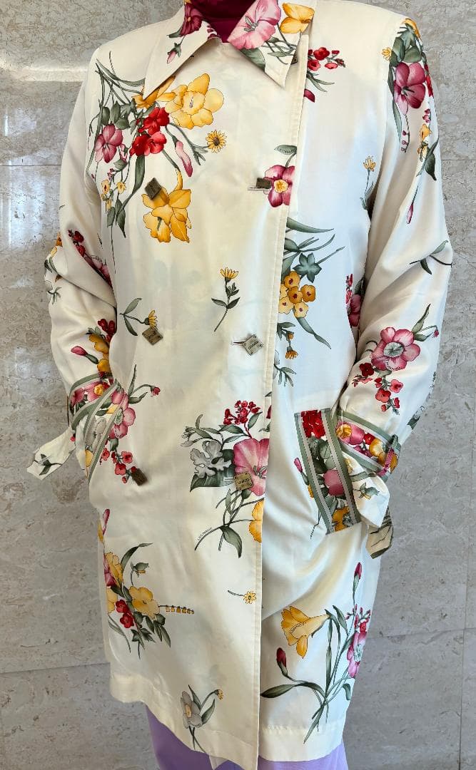 レオナール華やかな春のコート　絹100%　裏地つき　美品