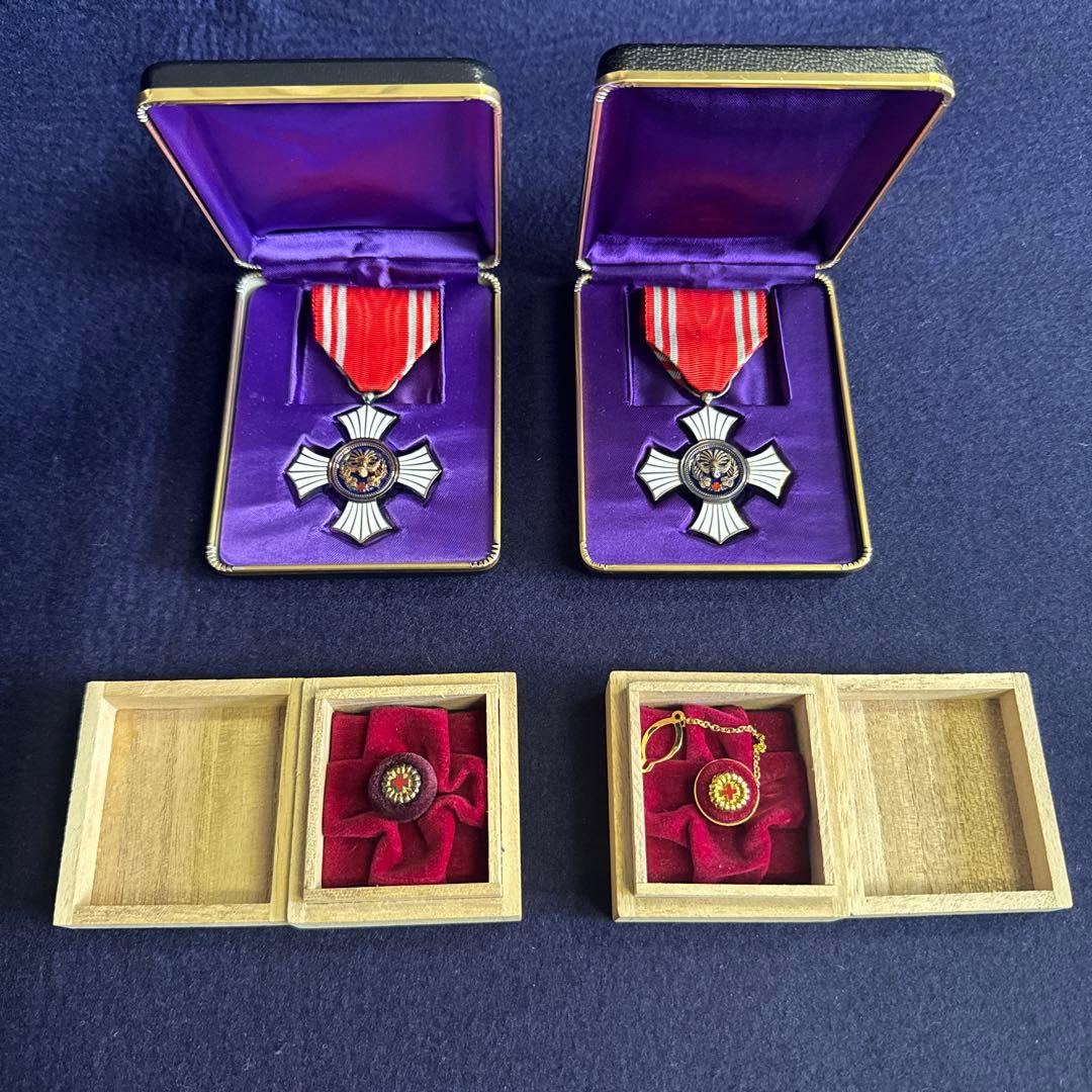 日本赤十字社　金色有功章　2点　他2点