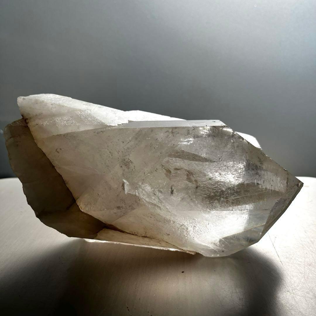 天然石　原石　大型水晶ポイント　2030g パワーストーン