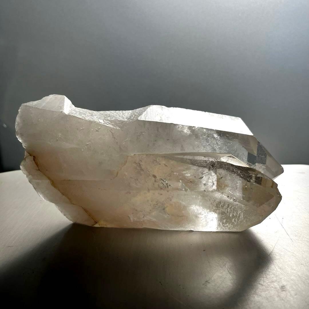 天然石　原石　大型水晶ポイント　2030g パワーストーン