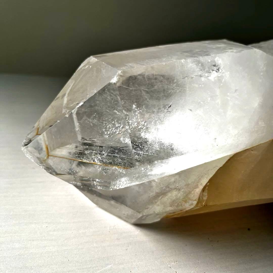 天然石　原石　大型水晶ポイント　2030g パワーストーン