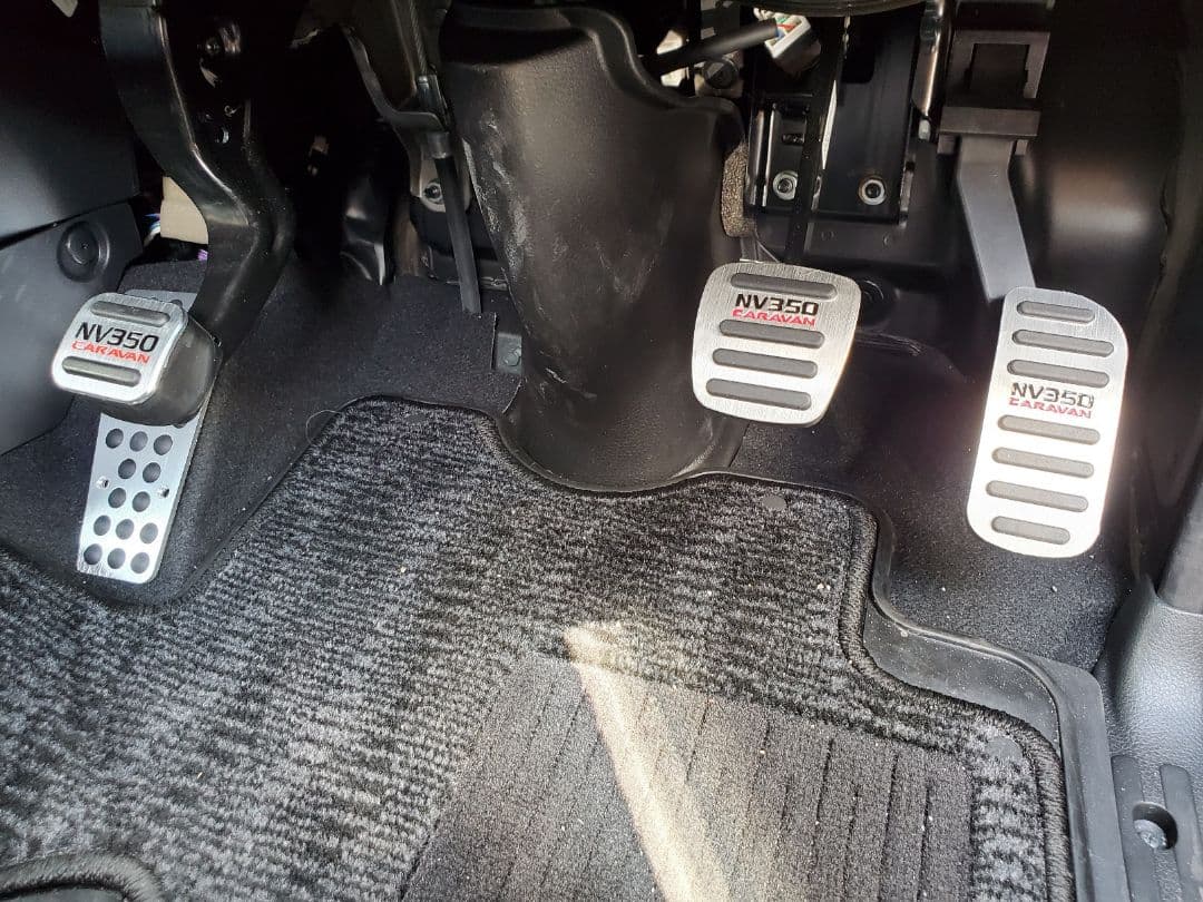カ*ト様 黒赤刻印■日産NISSAN NV350キャラバン アルミペダル