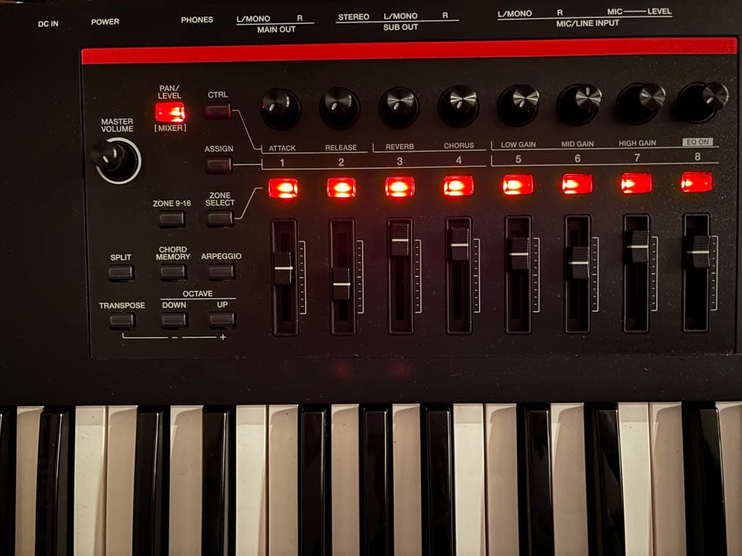 Roland Fantom 07 76鍵シンセサイザー