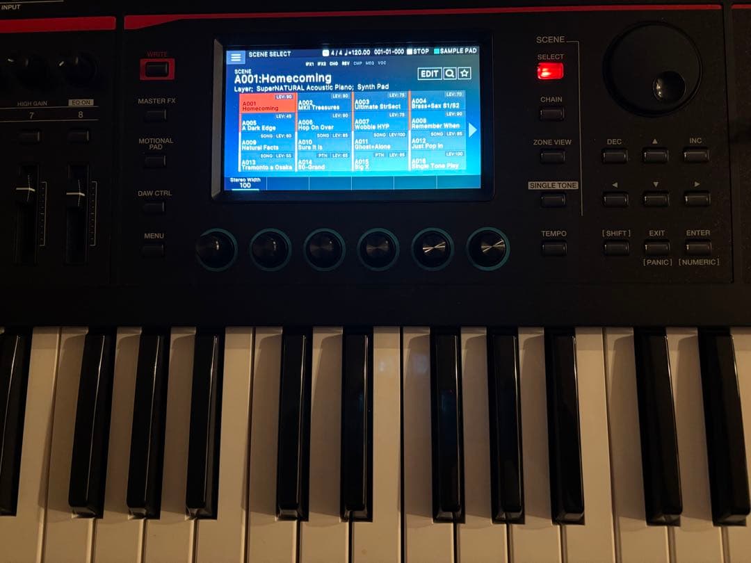 Roland Fantom 07 76鍵シンセサイザー