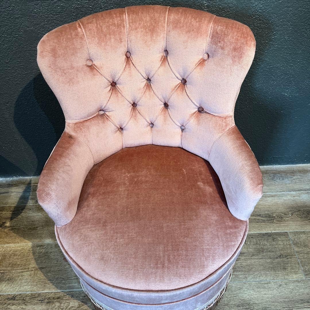 【ITページ】クラシック ピンク フリンジ付き椅子/①