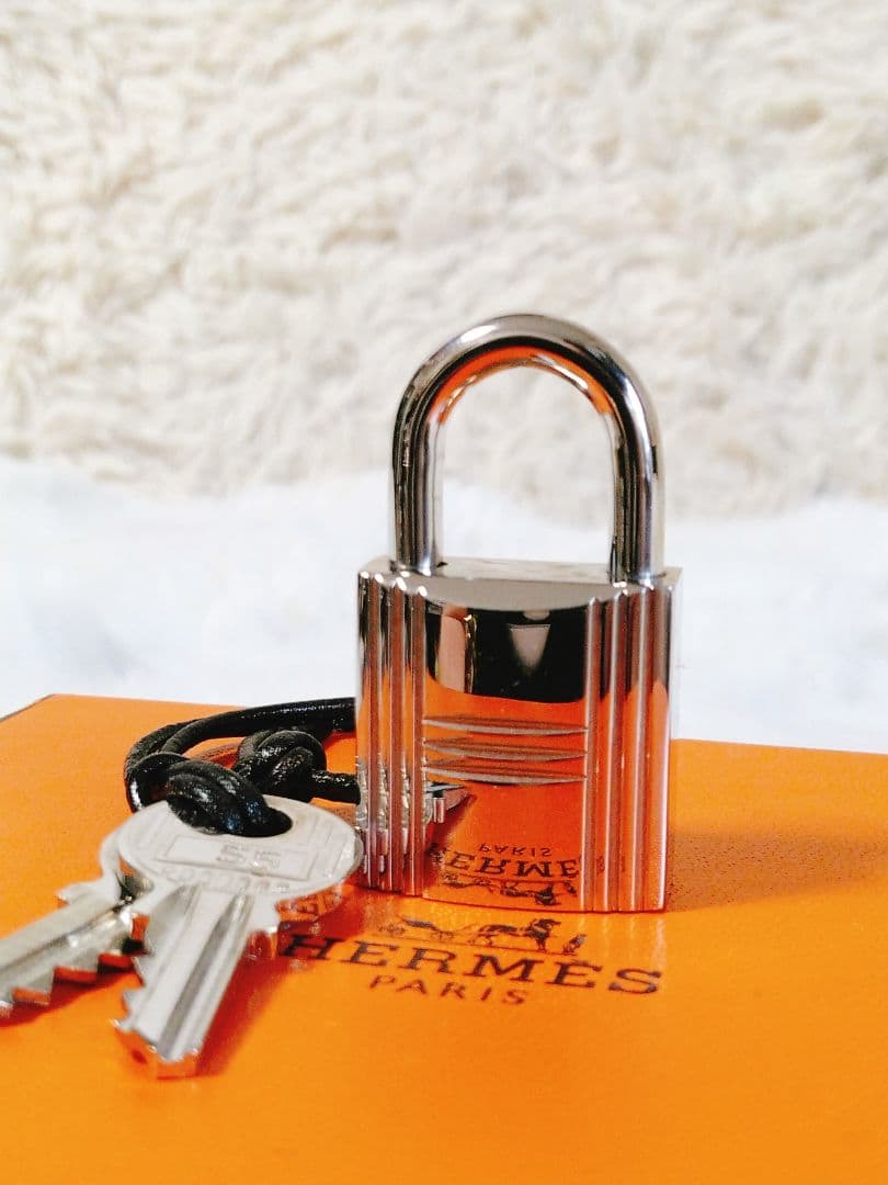 【極美品】未使用に近い HERMES エルメス カデナ　南京錠パドロック