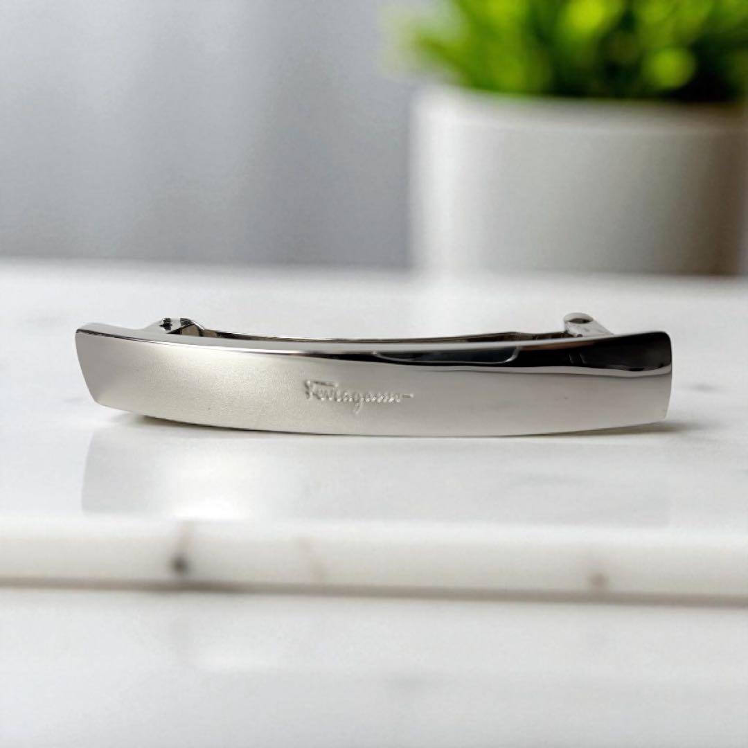 フェラガモ　バレッタ　シルバー　ヘアアクセサリー　髪留め