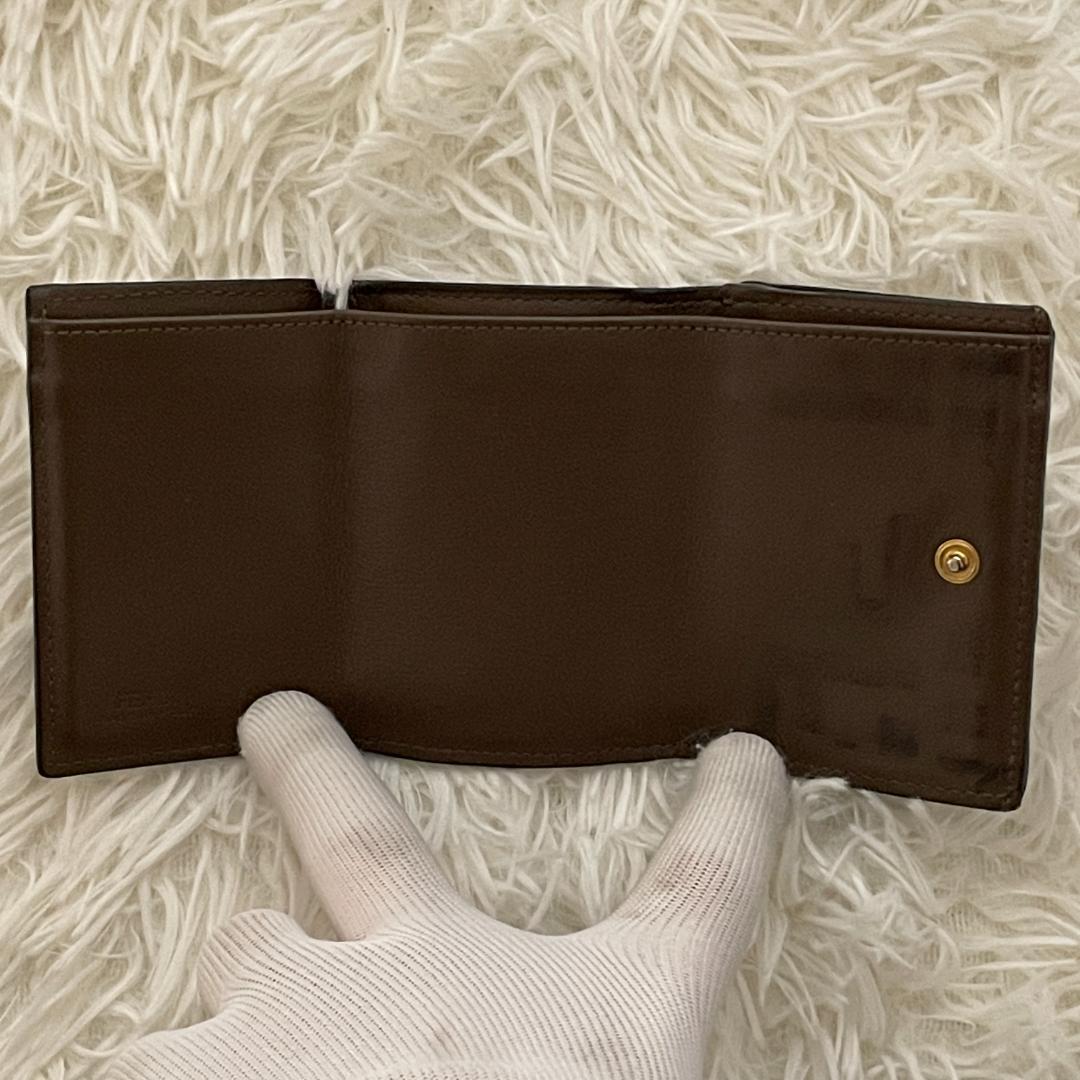 フェンディ　エフイズ　ズッカ　エンボス　コンパクトウォレット　三つ折り 財布