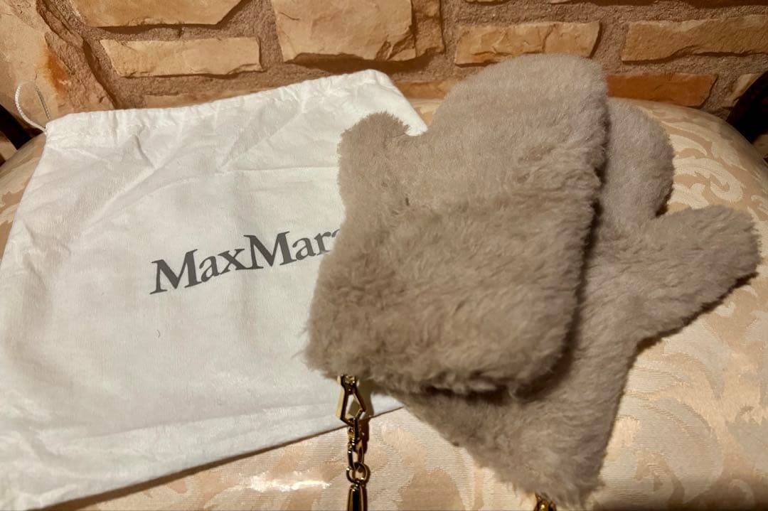 MaxMara ライトベージュファーミトン 保存袋付き