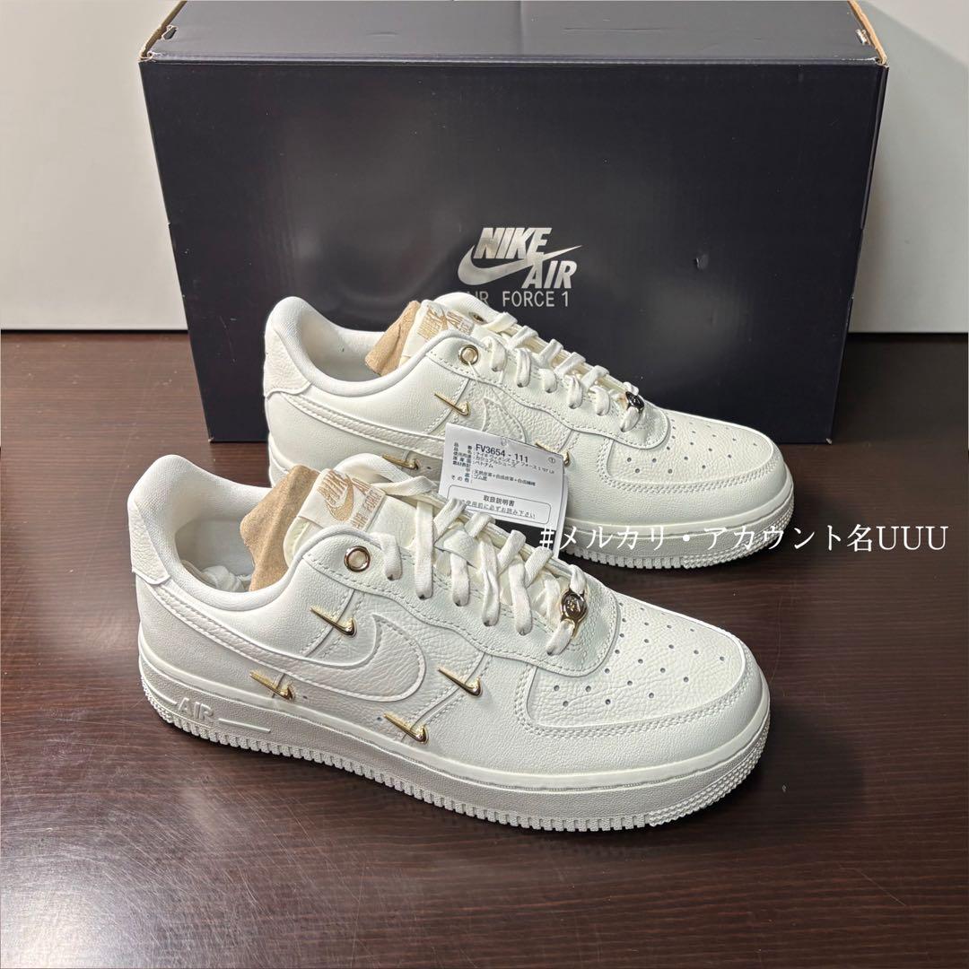 【新品23.5cm】NIKE エアフォース１’07 セイル/メタリックゴールド