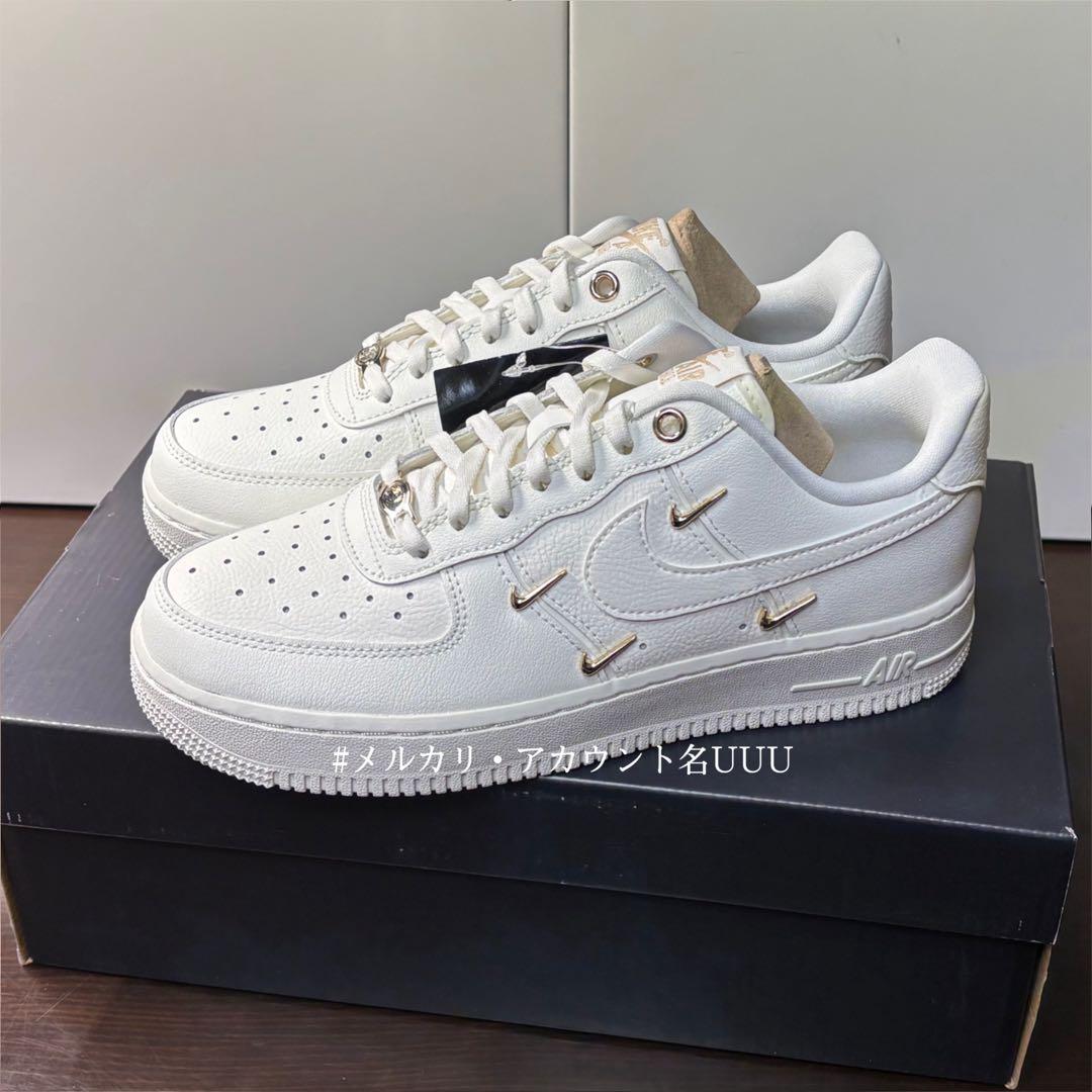 【新品23.5cm】NIKE エアフォース１’07 セイル/メタリックゴールド