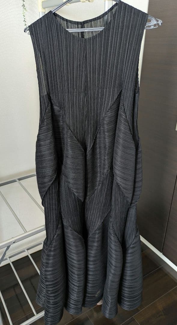 【新品】プリーツ 変形ロング ワンピース 黒 結婚式 同窓会☆ブラック☆おしゃれ