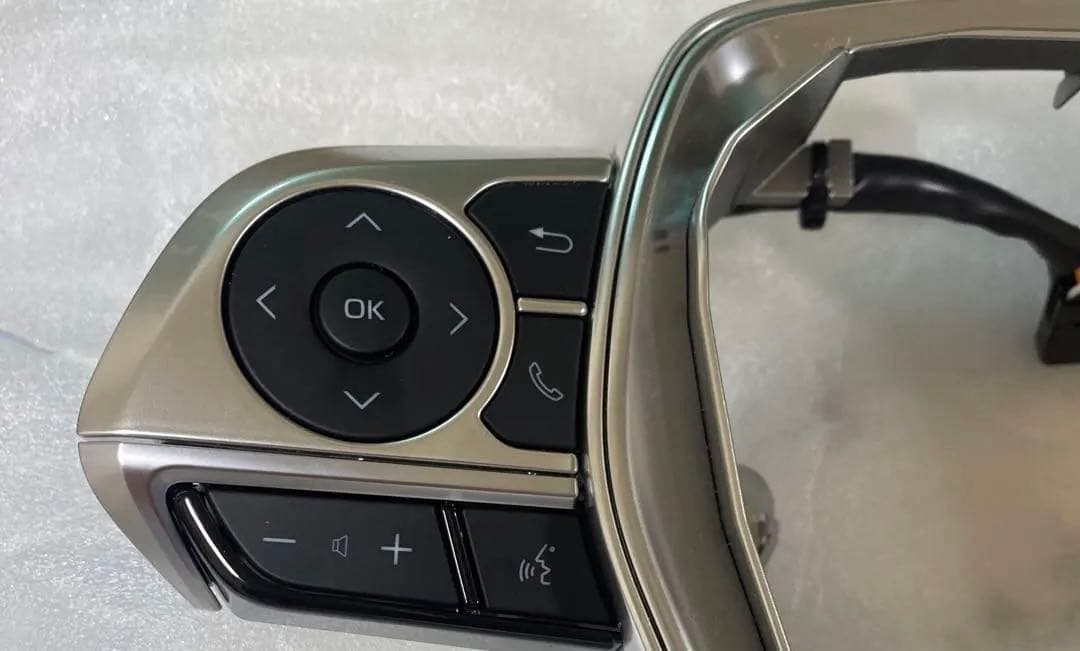 美品 グラージオ 220クラウン ステアリングスイッチ ASSY 金属調