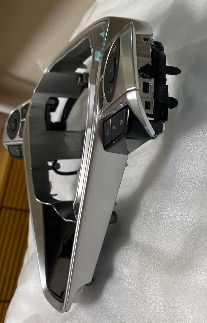 美品 グラージオ 220クラウン ステアリングスイッチ ASSY 金属調