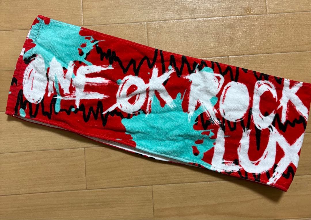 安安 ONE OK ROCK LUXURY DISEASE Tシャツ