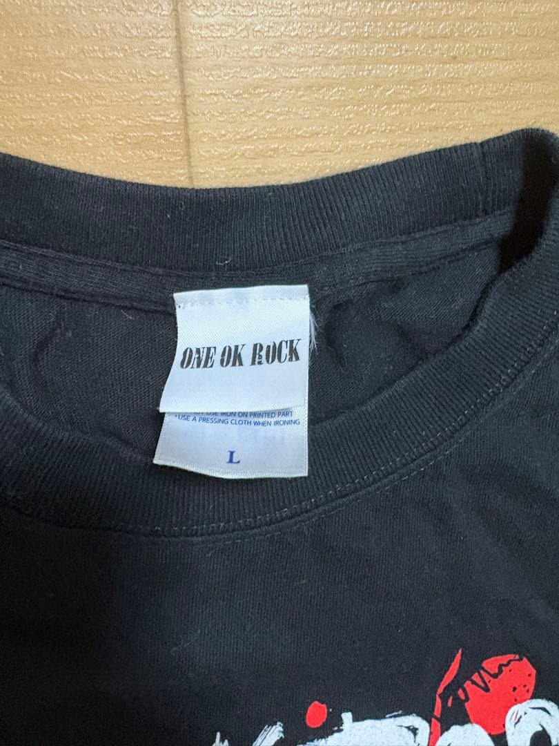安安 ONE OK ROCK LUXURY DISEASE Tシャツ