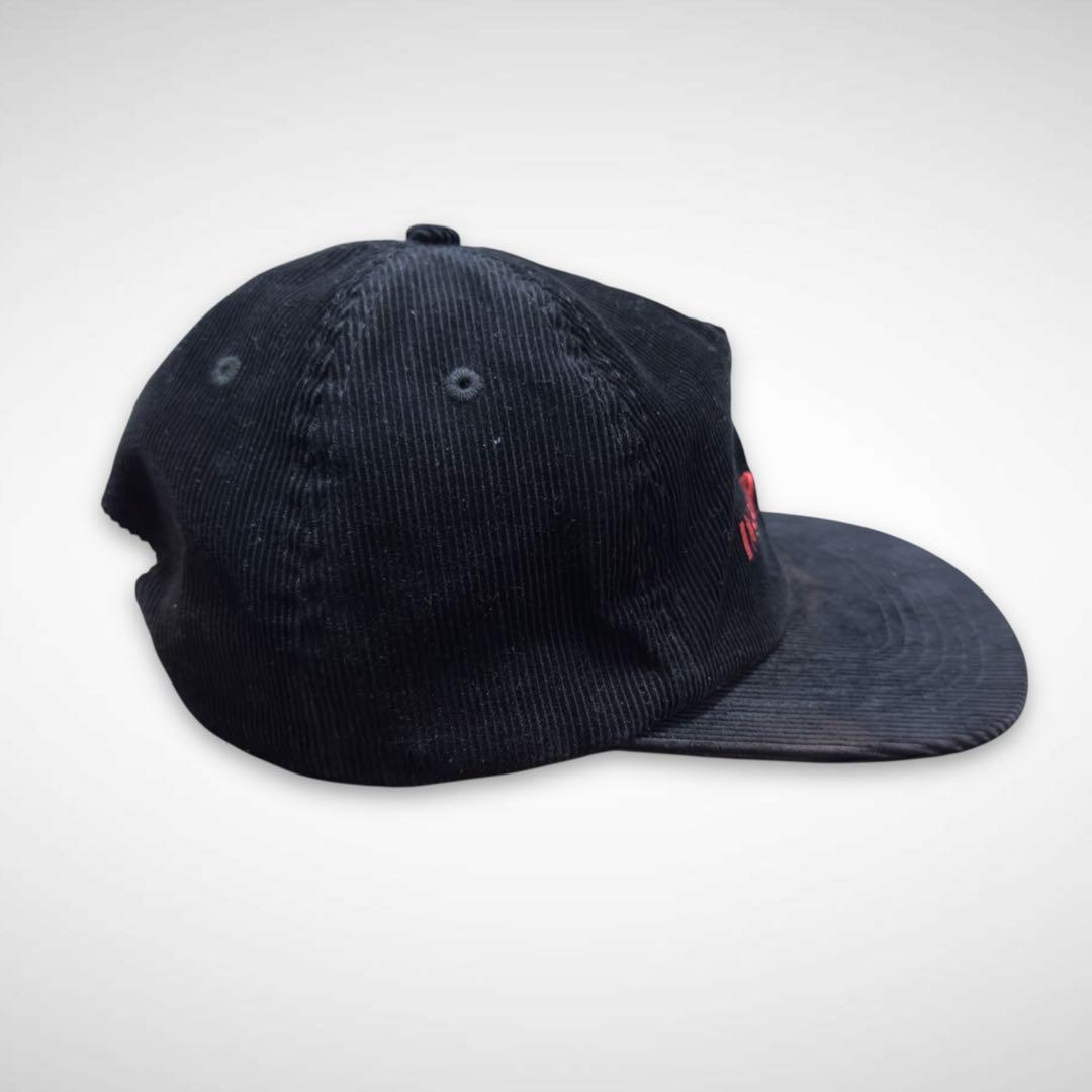 INDEPENDENTブラックコーデュロイキャップ刺繍ロゴスナップバックスケート