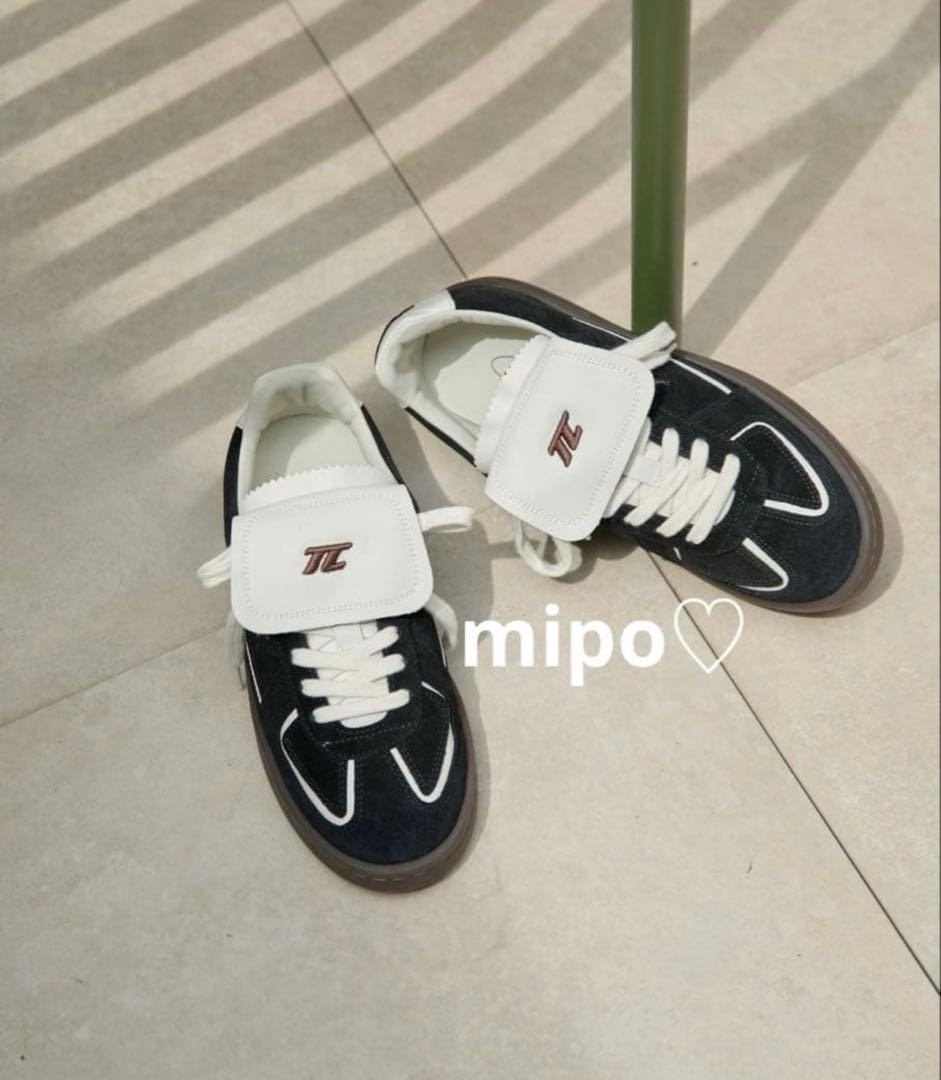 【THESING】フラップスニーカー／ウィムガゼ ット