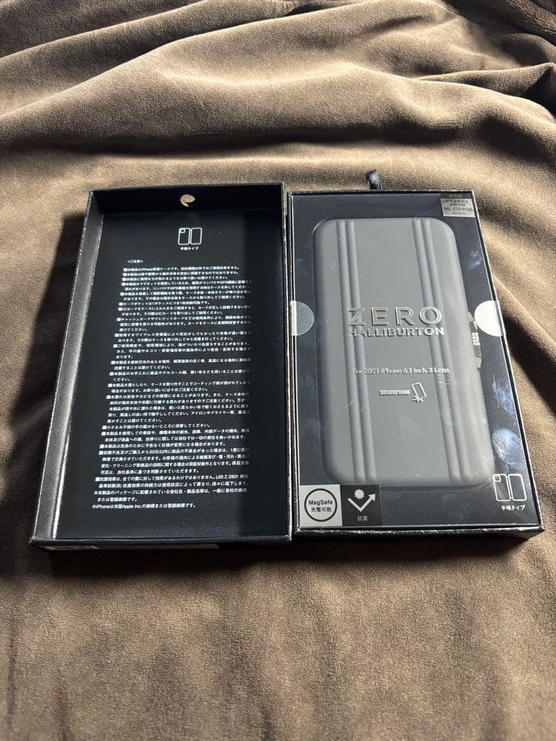 iPhone13Proケース　ZERO HALLIBURTON （手帳型）