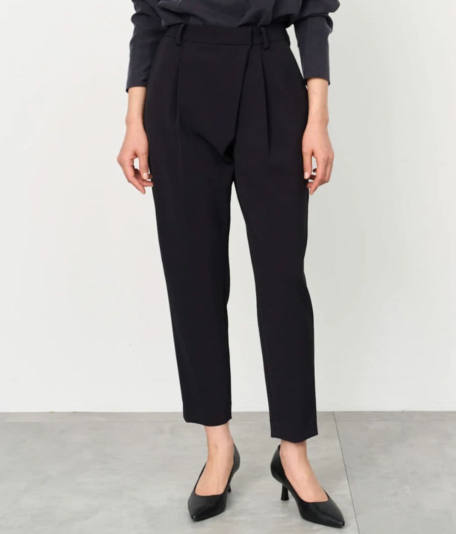 ■美品 SOÉJU ソージュ ストレッチファインタックパンツ