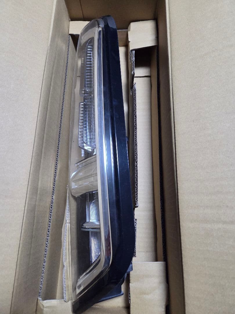 スズキMK94S スペーシアカスタム 右側テールランプユニット