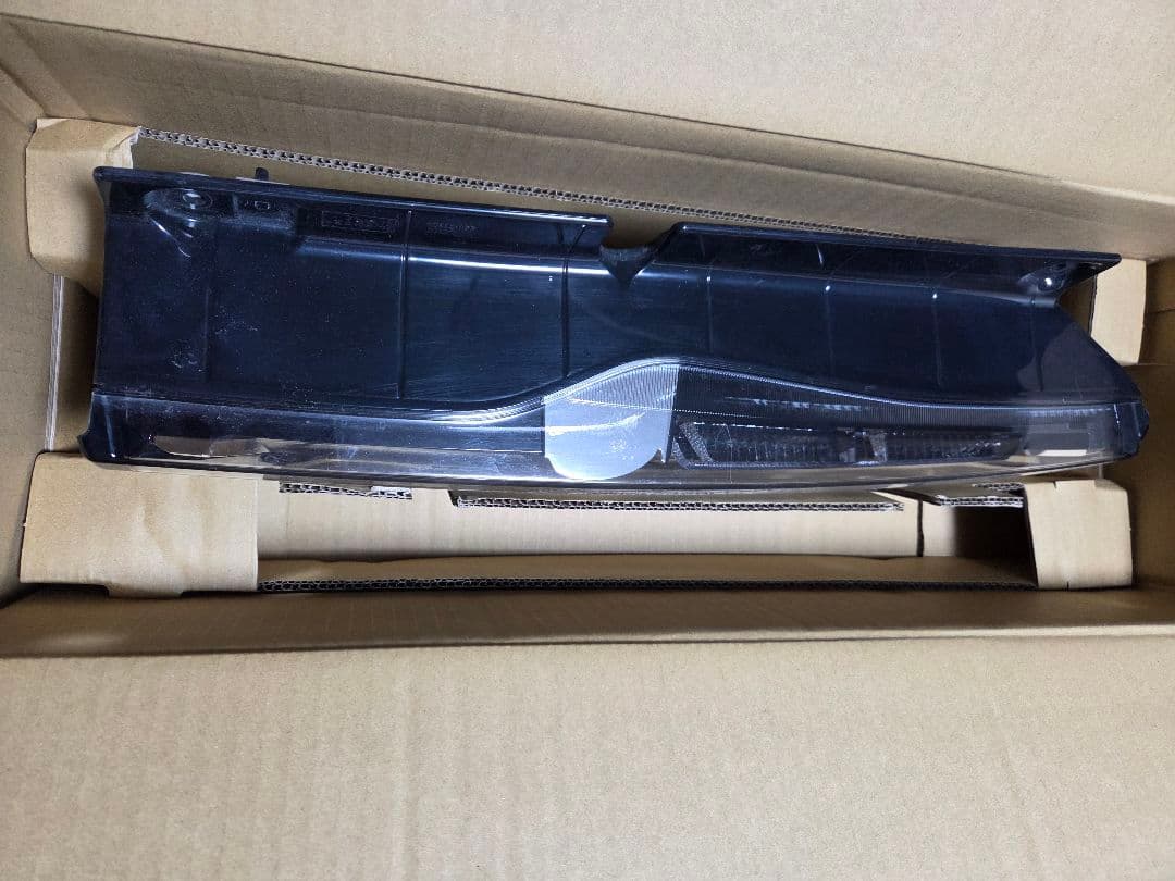 スズキMK94S スペーシアカスタム 右側テールランプユニット