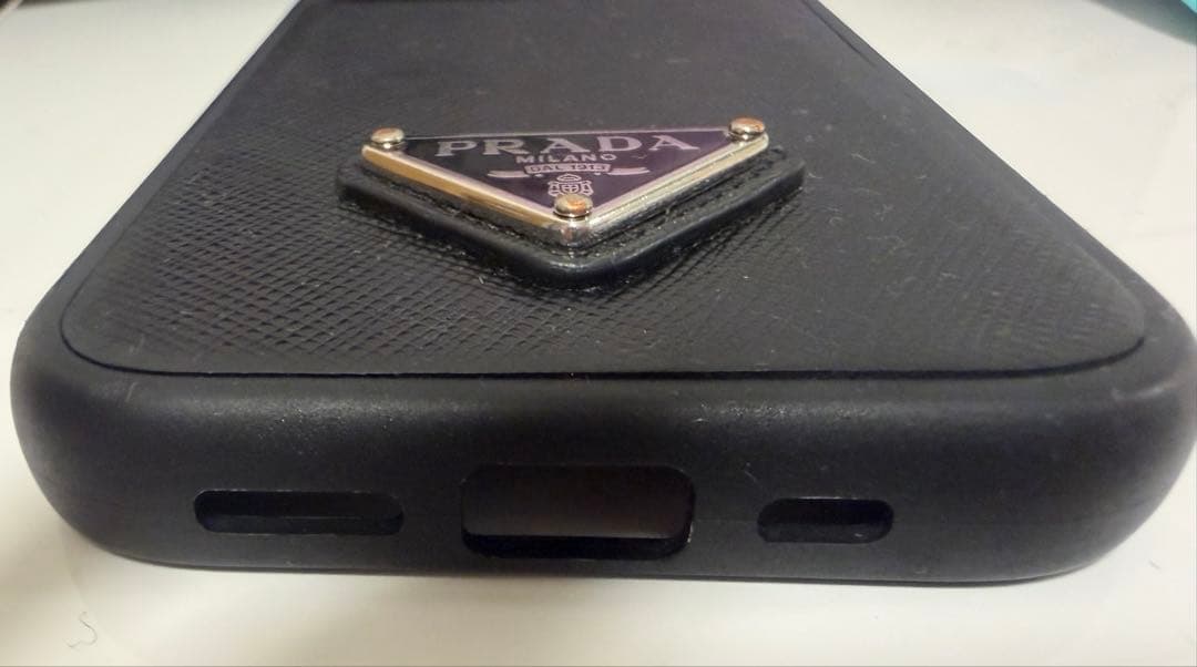 PRADA ブラック iPhone ケース