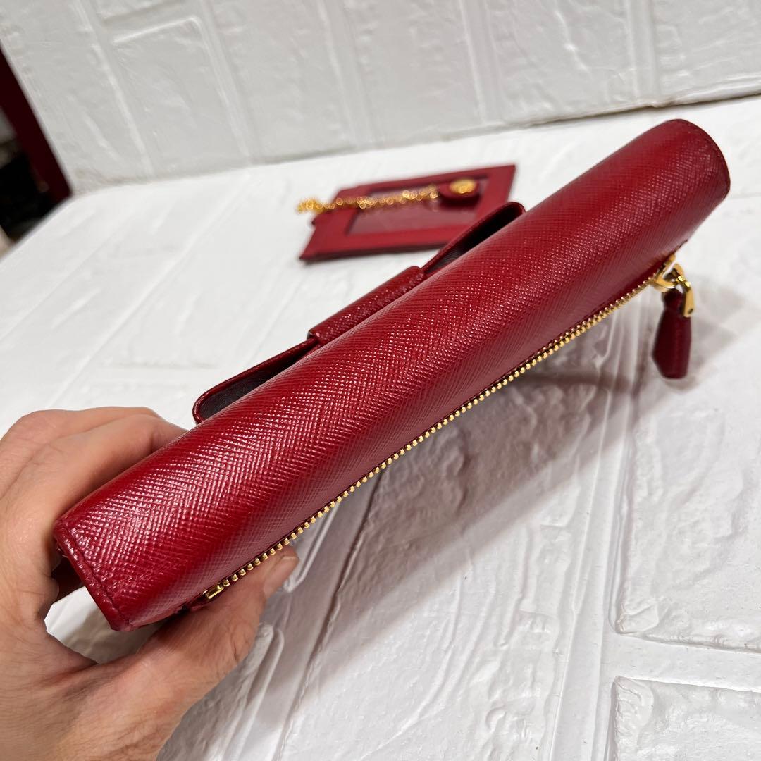 美品✨プラダ　フィオッコ　サフィアーノ　リボン　赤　カードケース付き