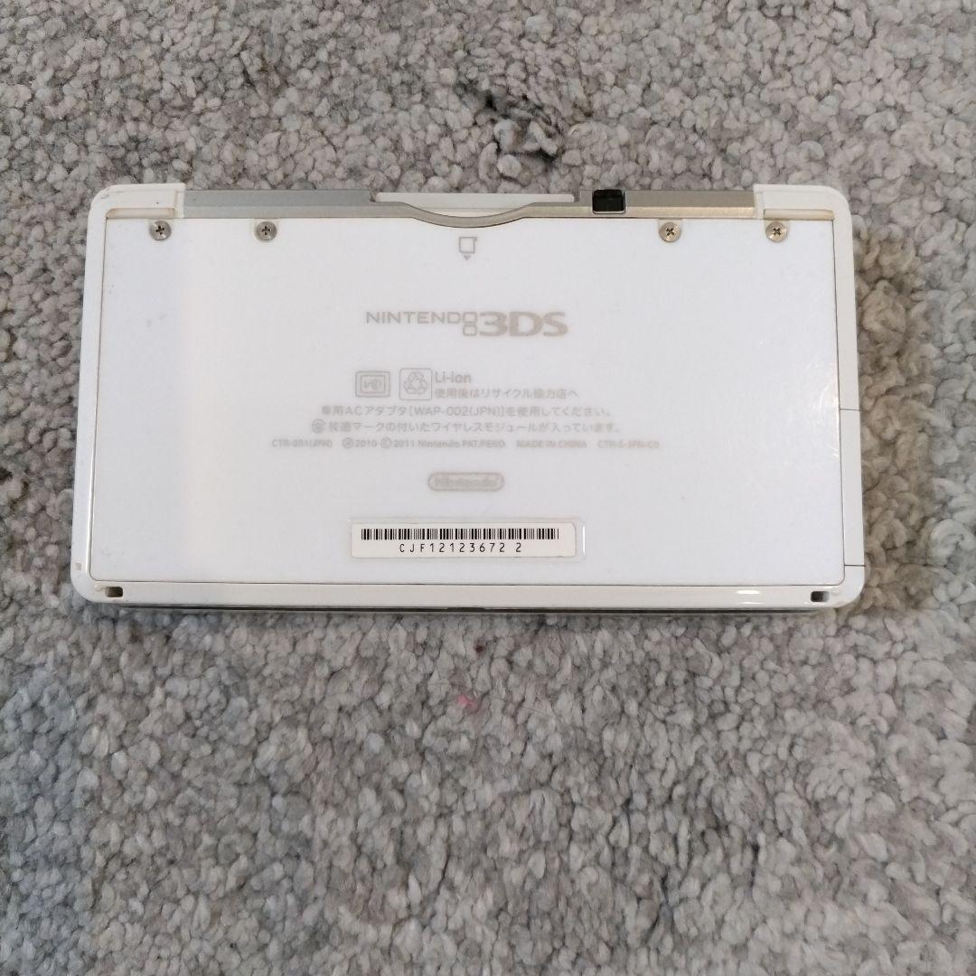 ニンテンドー3DS 本体＆充電器ホワイト　＆　ソフト2