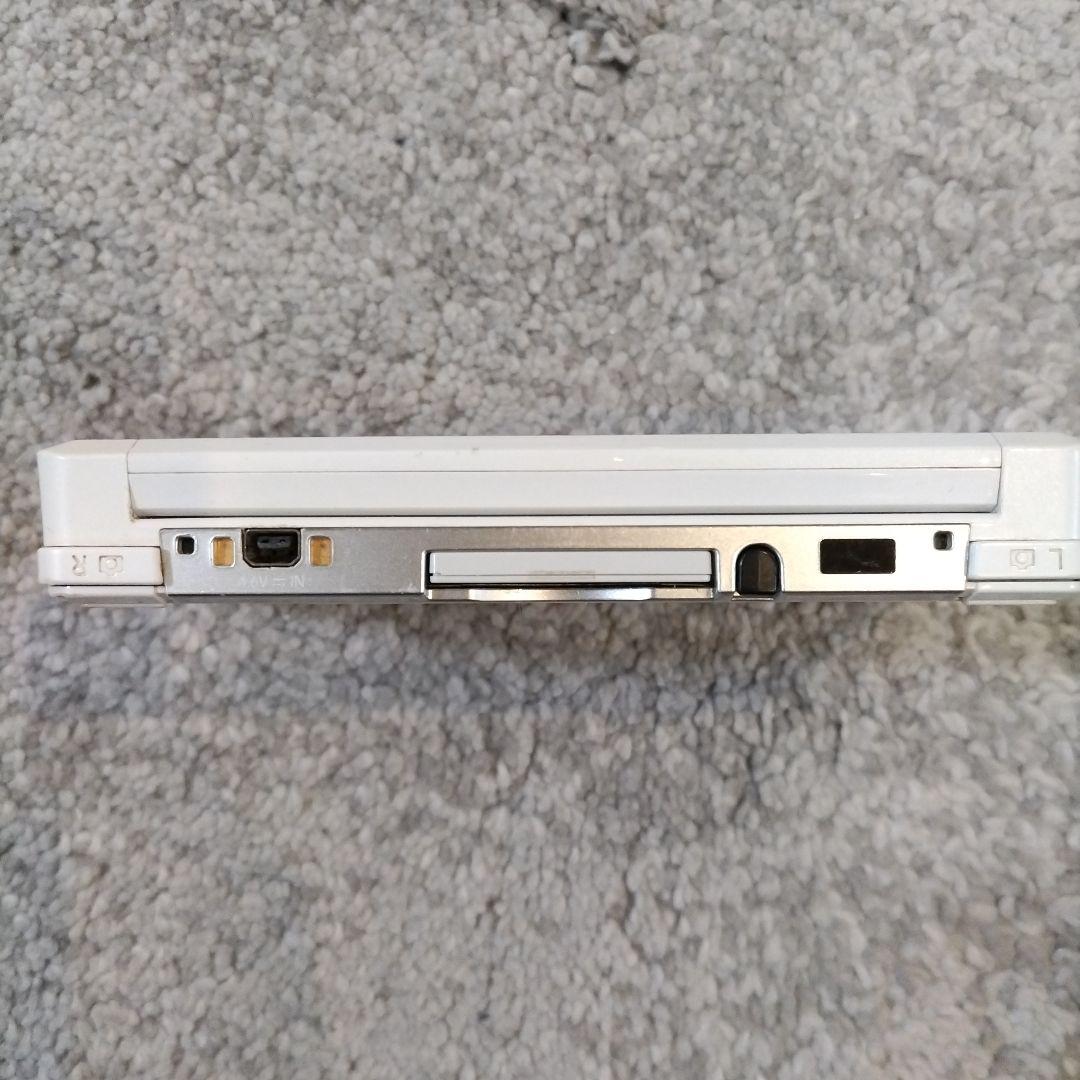 ニンテンドー3DS 本体＆充電器ホワイト　＆　ソフト2