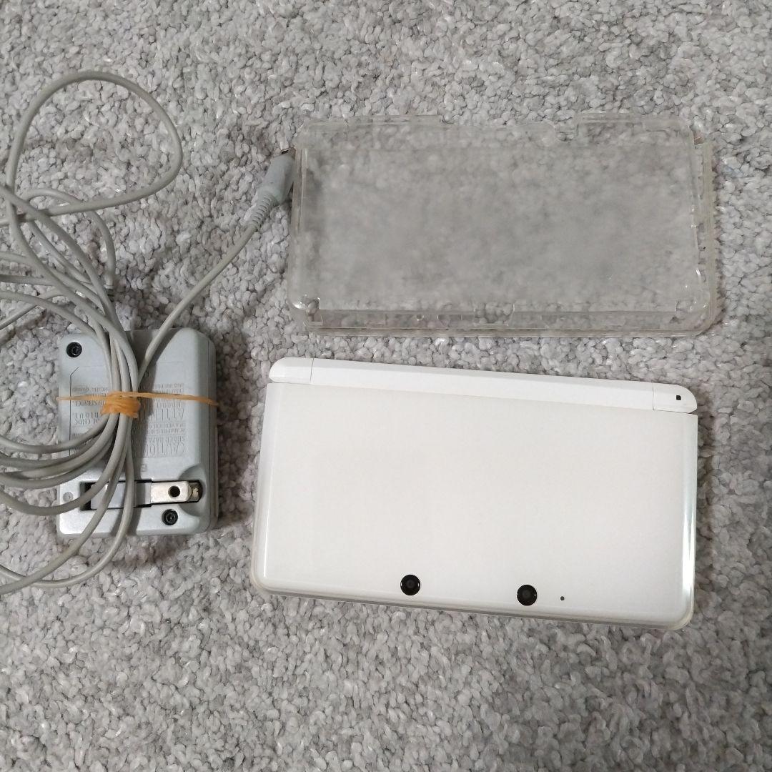 ニンテンドー3DS 本体＆充電器ホワイト　＆　ソフト2
