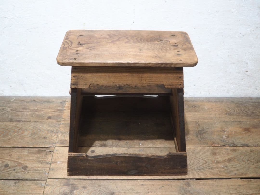 1332 ビンテージ レトロな踏み台　展示台　花台　ガーデン　古家具　古道具