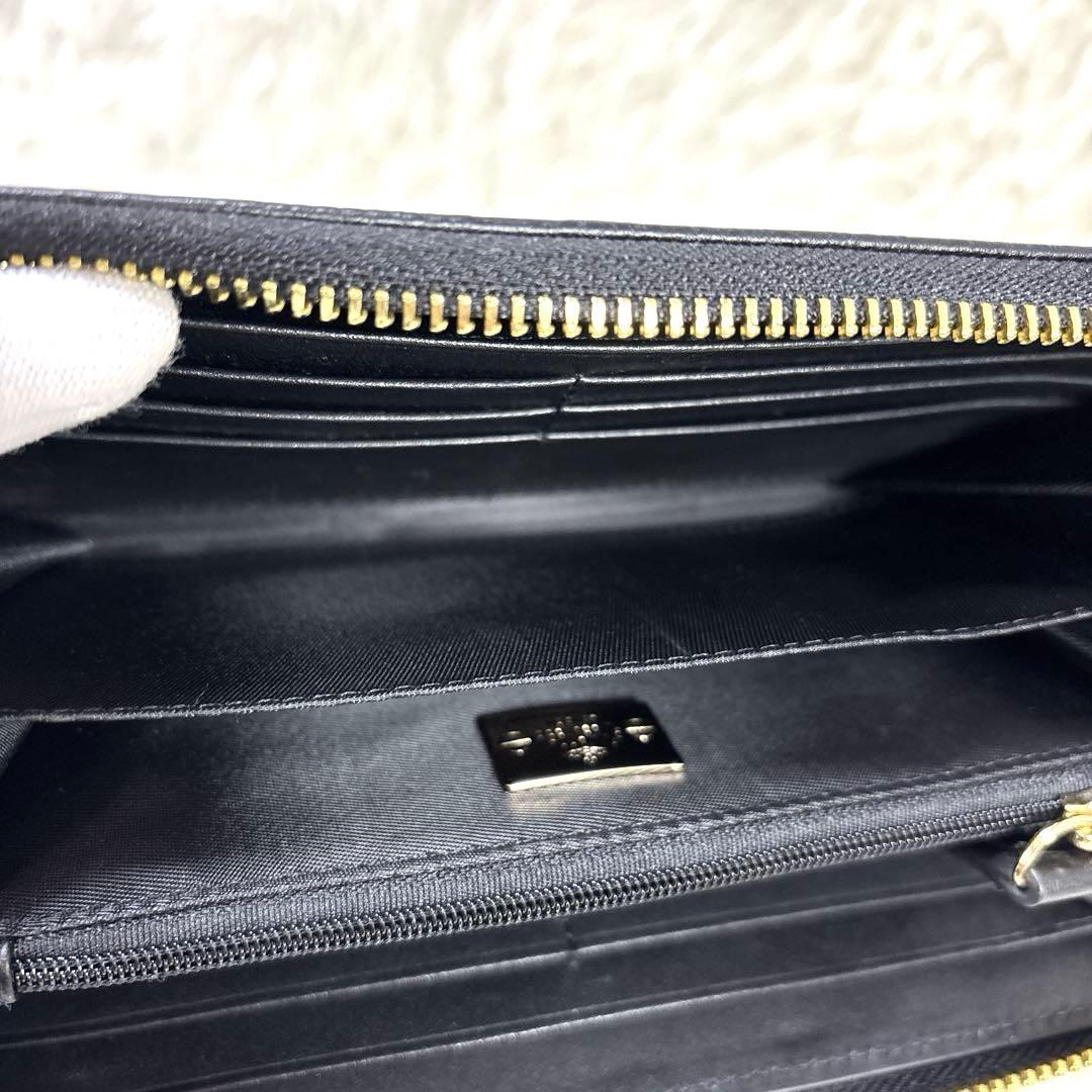 美品✨Vivienne Westwood 長財布　ラウンドジップ　エンボス　黒