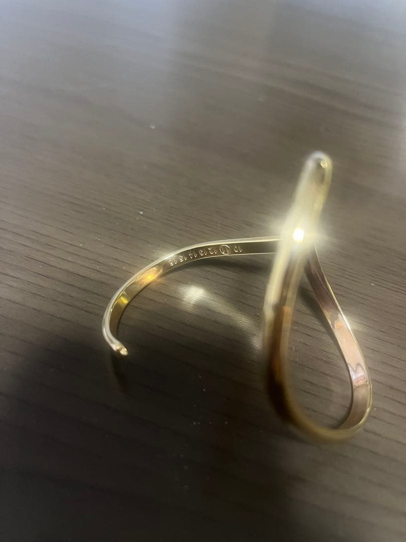 マルジェラ オーバルゴールドバングル