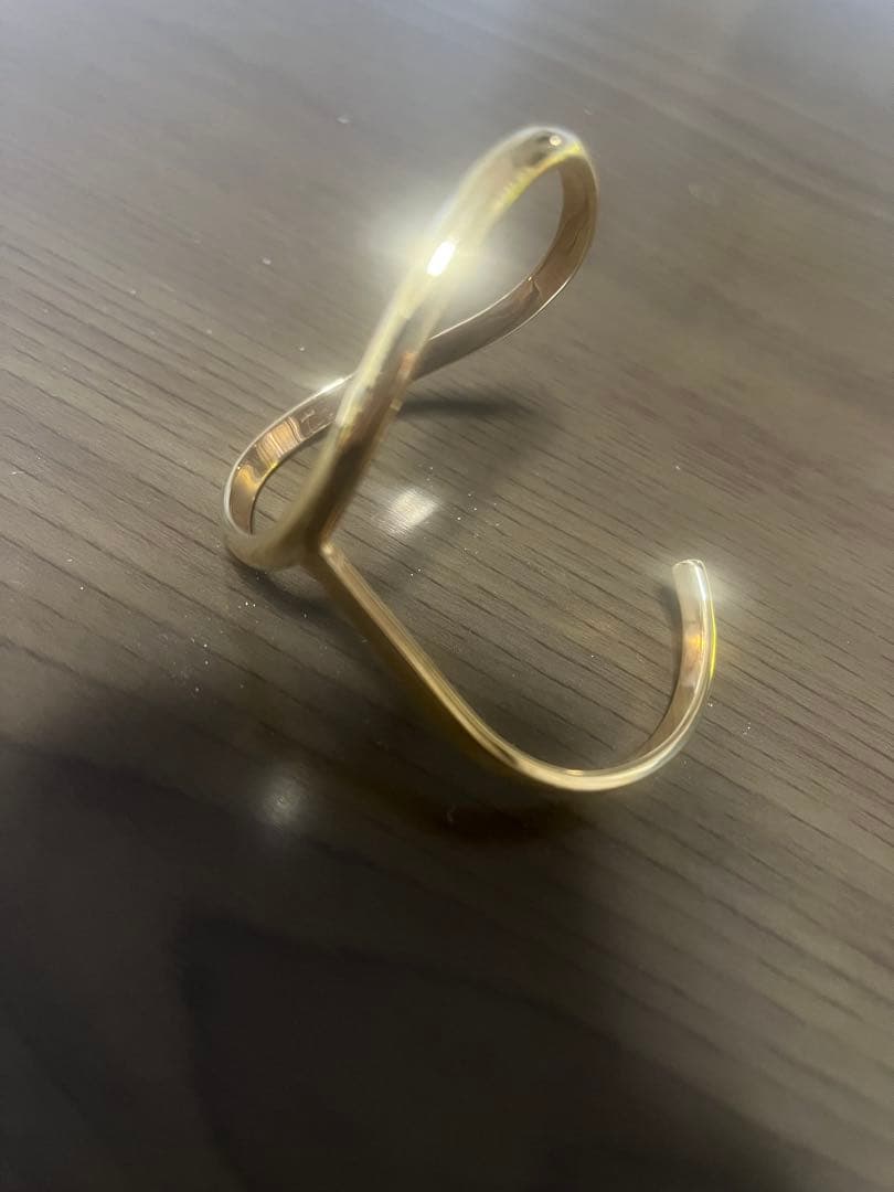 マルジェラ オーバルゴールドバングル