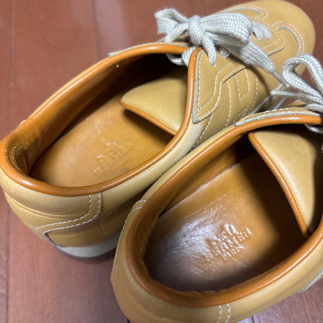 エルメス ベージュ レザースニーカー