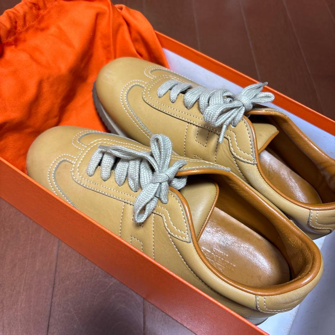 エルメス ベージュ レザースニーカー